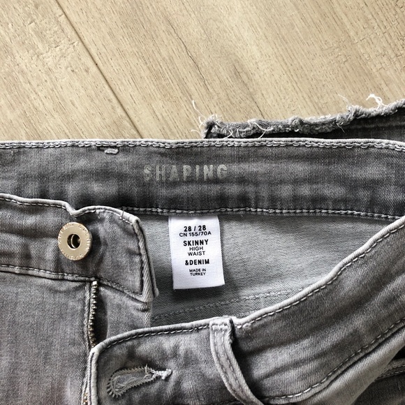 H&M High Waisted Skinny Denim - Picture 3 of 5